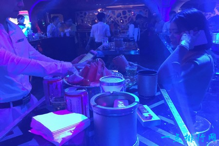 在夜场上班能月入十万甚至几十万吗？(图1)